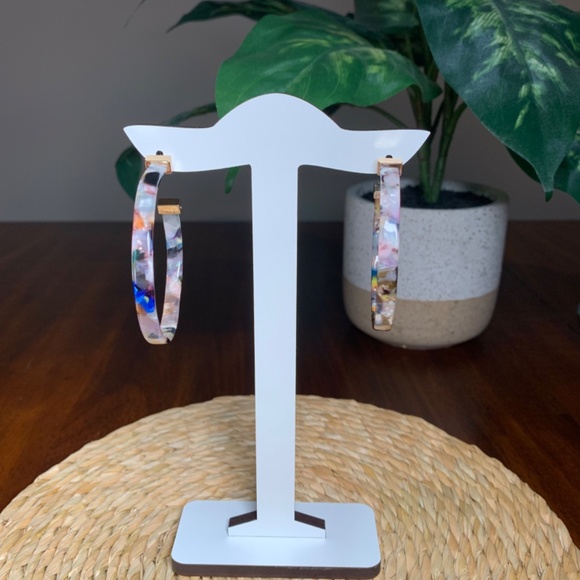 Beautiful pair of Multi-Colored Resin Hoop earrings. - Picture 6 of 9